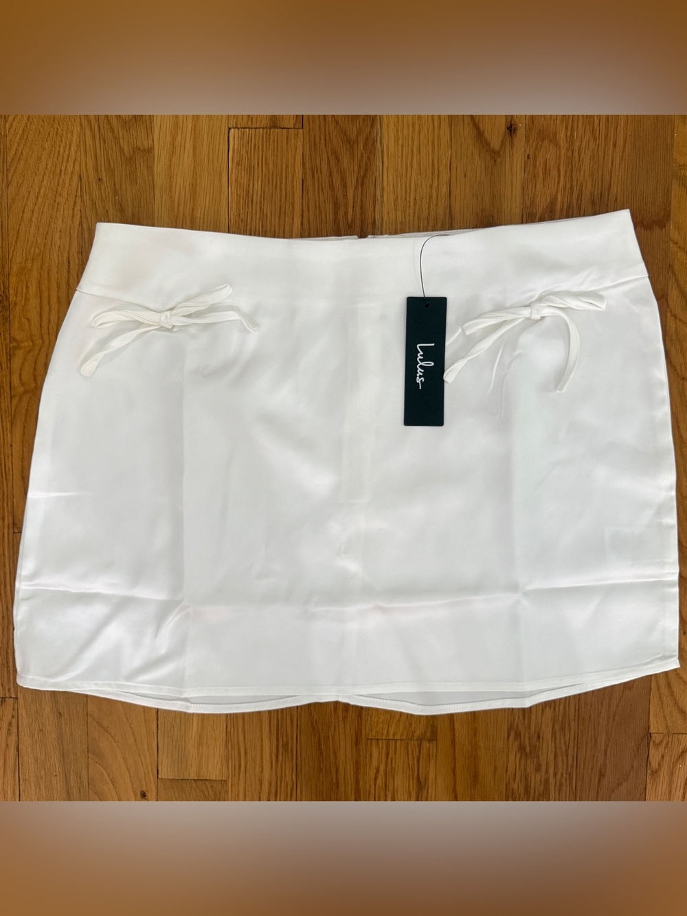 Lulus White Satin Bow Mini Skirt Size Large NWT